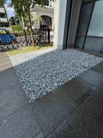 康康園藝工坊 - 草皮改成鋪設中白石
