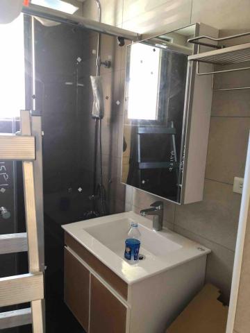 証崴水電 - 鏡櫃。臉盆櫃。安裝