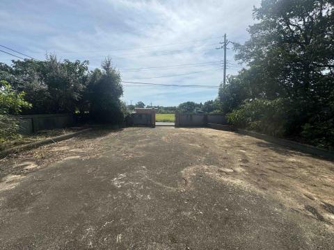 康康園藝工坊 - 三合院雜草清除後