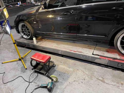 潔亮車體美學 - 全車深層無痕拋光及鍍膜