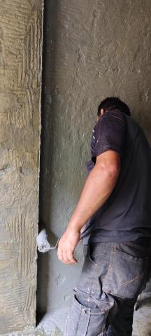 顏武興 - 浴室防水施作中