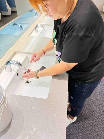 御皇實業工程行 - 公共廁所清潔