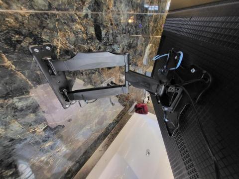 葉先生（廷衍音響重機生活館） - 懸臂式壁掛架安裝