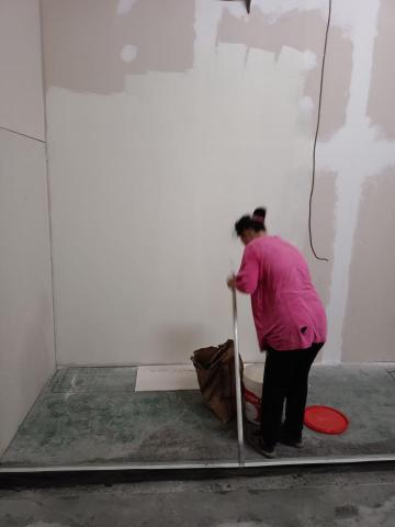 顏武興 - 上漆中