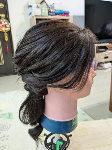 雯雯彩粧師 - 多層次反捲髮型