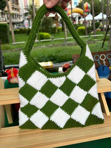 鉤織你心 -  方格包