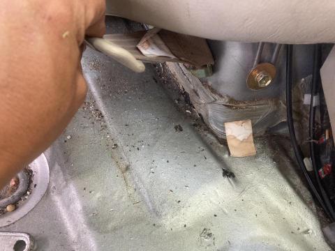 嚕咪工作室 - 協助客戶拆除汽車內裝