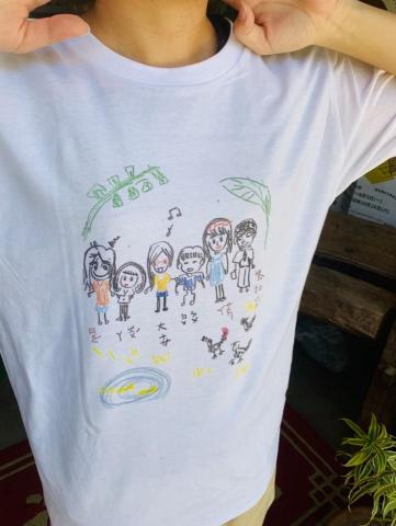 妙思客 - 服飾印刷，提供手繪稿，我們可以協助您印製在衣服或包包上，做出獨一無二的物品。