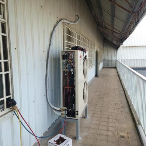 賴冠霖 - 落地型安裝外機