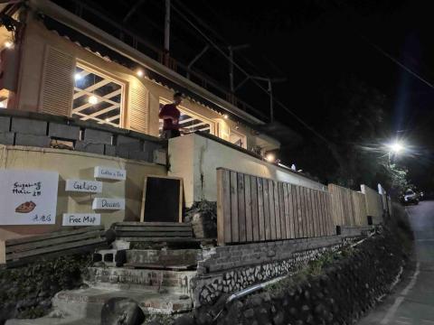 莫登峰 - 木作圍籬步道安裝、維護