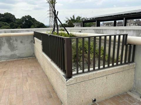 鑫海工程行 - 頂樓欄杆