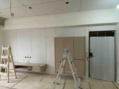 菲陽專業油漆工程 - 木作矽酸鈣板施工中（AB膠）