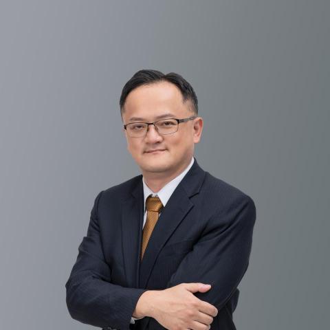 提供中信客服專線服務的專家李信賢