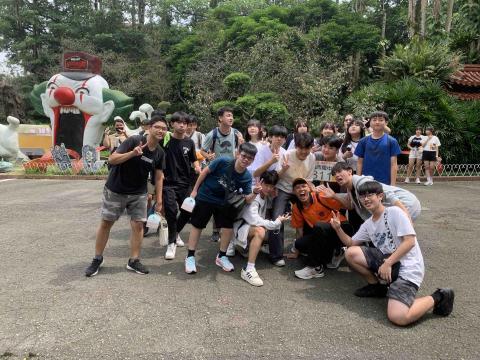 阿薛｜活動主持/婚禮主持/抓周主持/性別派對主持 - 鳳西國中311畢業旅行-領隊