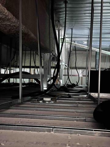 莫登峰 - 輕鋼架夾層佈線施工