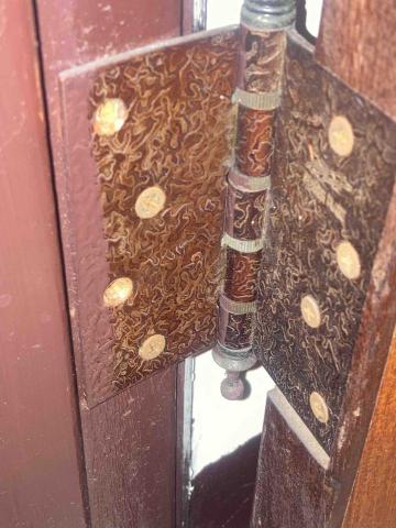 嚕咪工作室 - 更換木門絞盤