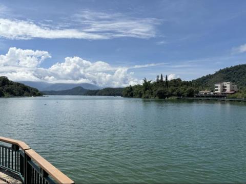 黃庭墉 - 每天看一下客人傳給我的圖片
