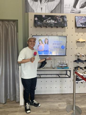 劉承韋 - 蓉蓉、Vicky  品牌一日店長(規劃)主持活動 劉承韋 - 蓉蓉、Vicky  品牌一日店長(規劃)主持活動