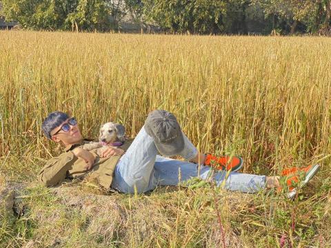 賴明陽 - 與家犬至大雅小麥田中合照