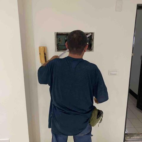 競元工程行 - 舊電箱更換事先工作