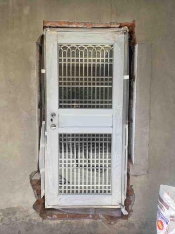 築峰門片安裝 - 白鐵玻璃門 築峰門片安裝 - 白鐵玻璃門