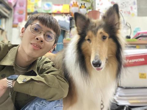 賴明陽 - 與老師養的狗合照