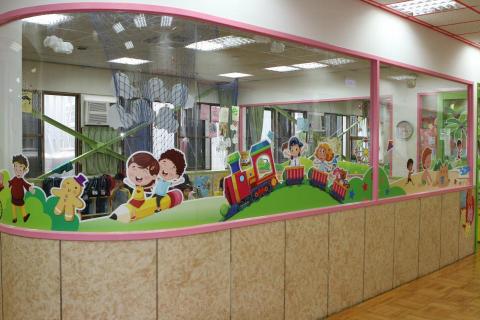 彤元有限公司 - 幼兒園玻璃窗貼圖設計施工