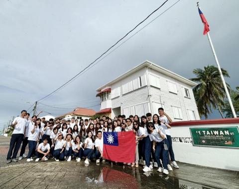 郁婷Tina - 2024年8月隨外交部參訪中華民國駐貝里斯大使館