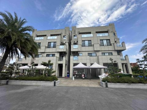 小黑✈️機場接送✈️包車旅遊 - 