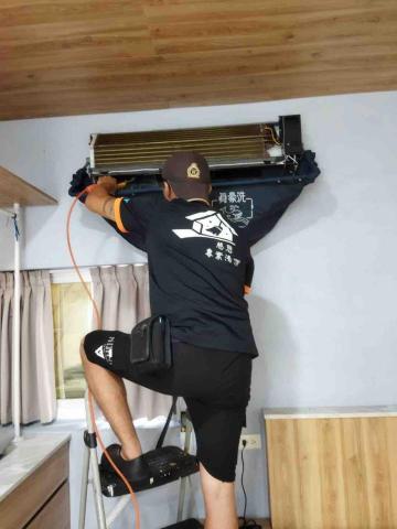 慈恩專業清潔 - 慈恩專業清潔

案場說明：湖內區套房冷氣清洗

?服務地區：?高雄

✅服務項目：
1️⃣居家清潔（長期定點清潔）
2️⃣分租清潔
3️⃣退租清潔
4️⃣交屋清潔
5️⃣空屋清潔
6️⃣重點區域清潔（如：廚房 浴室 臥室）
7️⃣大樓清洗水塔以及公寓清洗水塔
8️⃣水塔清洗
9️⃣浴室洗除垢清洗
?廚房油汙清洗
1️⃣1️⃣水冷空调水塔清潔
1️⃣2️⃣5~15灑水車出租、工程用水、
園藝澆花、道路清洗、抑制揚塵、自來水運送
1️⃣3️⃣消毒除蟲
1️⃣4️⃣清運清潔
1️⃣5️⃣ 窗型及分離式冷氣清洗
