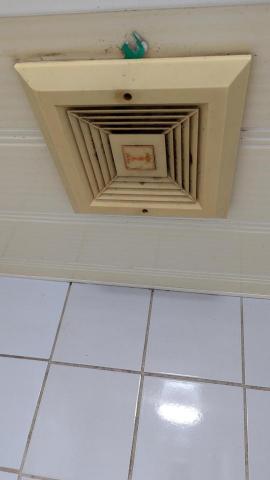 蔡政良 - 浴室排風扇更換前