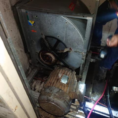 賴冠霖 - 空調箱清洗