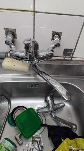 蔡政良 - 更換廚房用龍頭