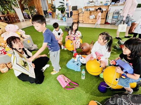 李桂華 - 互動式共讀與陪伴