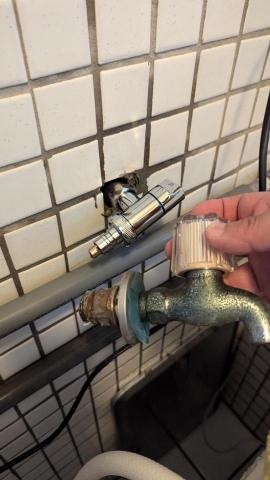 蔡政良 - 更換洗衣機專用止水龍頭