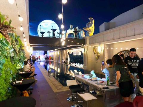 黑玩創意 - 上曜集團-登上月球泳池派對
(活動執行/場佈/燈光音響/桌椅/外燴)

其他圖片:
https://www.instagram.com/p/DAIlnc4vYXK/?img_index=1