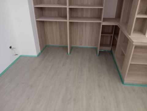 策略室內裝修事業群 - 卡扣地板等上膠 策略室內裝修事業群 - 卡扣地板等上膠