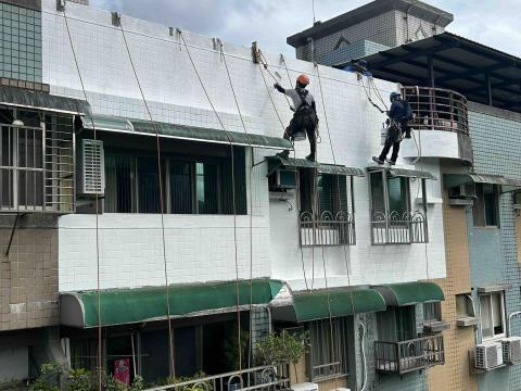 鎧竣工程行 - 外牆工業繩索作業