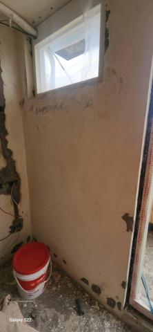 秝研油漆 防水工程 - 新竹市，社區：光復國宅，全室虹牌水泥漆（玫瑰白）+防水抗裂水泥+防水壁癌處理+兩道批土研磨，施工中