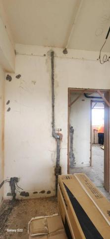 秝研油漆 防水工程 - 新竹市，社區：光復國宅，全室虹牌水泥漆（玫瑰白）+防水抗裂水泥+防水壁癌處理+兩道批土研磨，施工中