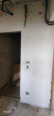 秝研油漆 防水工程 - 新竹市，社區：光復國宅，全室虹牌水泥漆（玫瑰白）+防水抗裂水泥+防水壁癌處理+兩道批土研磨，施工中