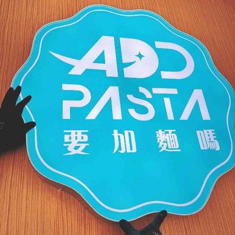 Shelby 廣告印刷 - 室內牆燈箱（含Logo設計製作安裝）