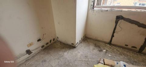 秝研油漆 防水工程 - 新竹市，社區：光復國宅，全室虹牌水泥漆（玫瑰白）+防水抗裂水泥+防水壁癌處理+兩道批土研磨，施工中