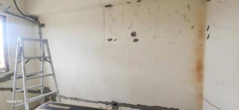 秝研油漆 防水工程 - 新竹市，社區：光復國宅，全室虹牌水泥漆（玫瑰白）+防水抗裂水泥+防水壁癌處理+兩道批土研磨，施工中