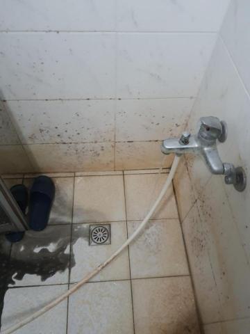 阿文清潔 - 皂垢+發霉（處理前）