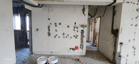 秝研油漆 防水工程 - 新竹市，社區：光復國宅，全室虹牌水泥漆（玫瑰白）+防水抗裂水泥+防水壁癌處理+兩道批土研磨，施工中