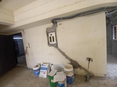 秝研油漆 防水工程 - 新竹市，社區：光復國宅，全室虹牌水泥漆（玫瑰白）+防水抗裂水泥+防水壁癌處理+兩道批土研磨，施工前