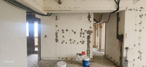 秝研油漆 防水工程 - 新竹市，社區：光復國宅，全室虹牌水泥漆（玫瑰白）+防水抗裂水泥+防水壁癌處理+兩道批土研磨，施工中