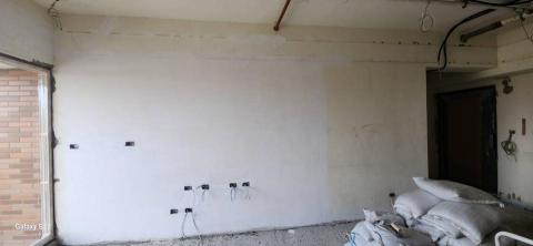 秝研油漆 防水工程 - 新竹市，社區：光復國宅，全室虹牌水泥漆（玫瑰白）+防水抗裂水泥+防水壁癌處理+兩道批土研磨，施工中