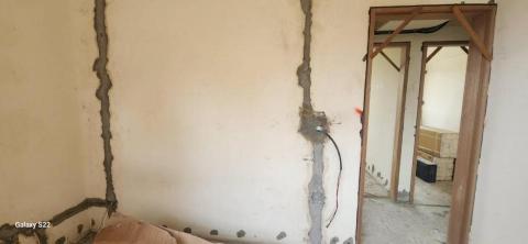 秝研油漆 防水工程 - 新竹市，社區：光復國宅，全室虹牌水泥漆（玫瑰白）+防水抗裂水泥+防水壁癌處理+兩道批土研磨，施工中